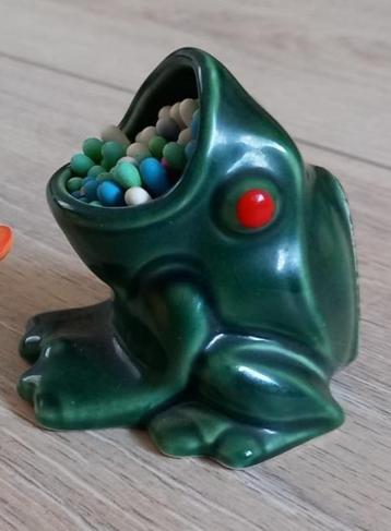 Goebel kikker met lucifers (8) beschikbaar voor biedingen