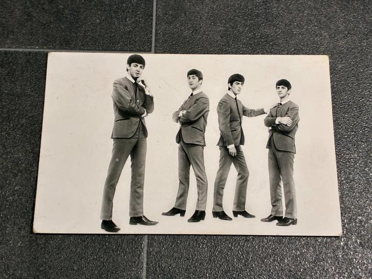 Ansichtkaart - The Beatles (denken Paul), Verzamelen, Muziek, Artiesten en Beroemdheden, Gebruikt, Foto of Kaart, Verzenden