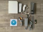 Nintendo Wii + Controller + Nunchuck + Wii Sports, Ophalen of Verzenden, Zo goed als nieuw, Met 1 controller, Met games