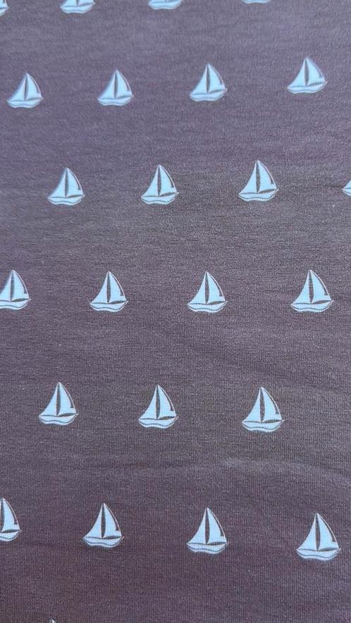 Zeilbootjes tricot taupe/wit, Hobby en Vrije tijd, Stoffen en Lappen, Zo goed als nieuw, Katoen, 120 cm of meer, 30 tot 200 cm