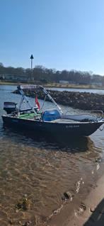 Boot met ligdek 40PK en trailer VAARKLAAR, Watersport en Boten, Ophalen, Minder dan 70 pk, 3 tot 6 meter, Buitenboordmotor
