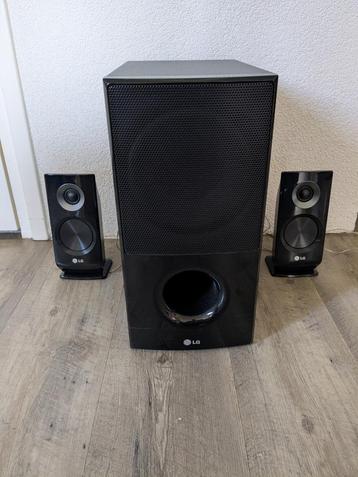 Home Theater System LG subwoofer en 2 speakers beschikbaar voor biedingen