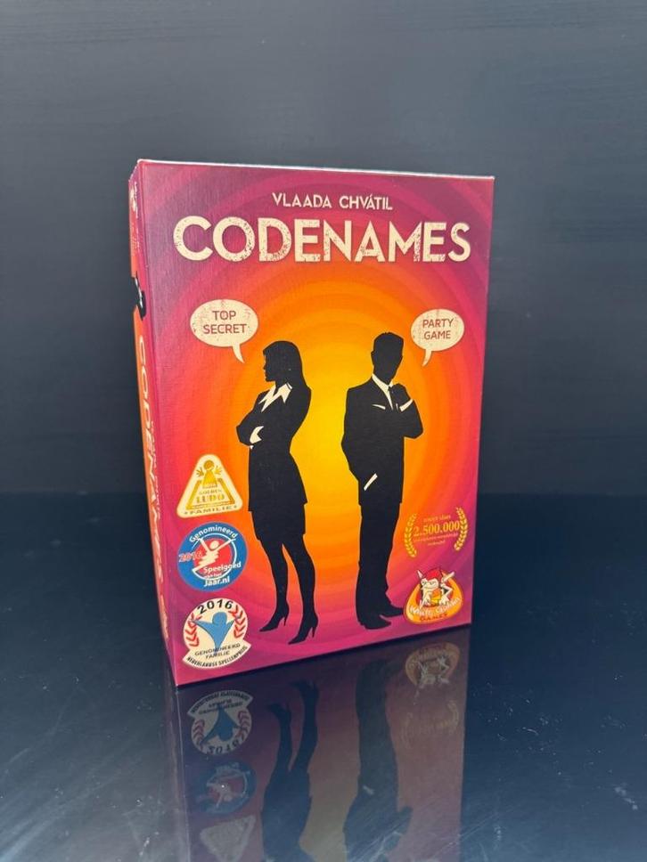 Codenames – White Goblin Games, Hobby en Vrije tijd, Gezelschapsspellen | Kaartspellen, Zo goed als nieuw, Een of twee spelers