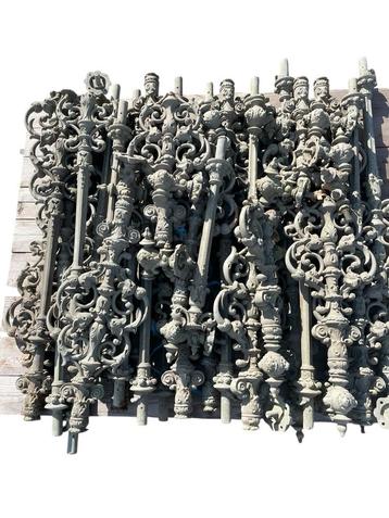 Gietijzeren Trapspijlen, Groen, ca. 25 stuks beschikbaar voor biedingen