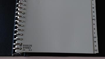 23-rings ringband met plastic Esselte alfabet en wat bladen beschikbaar voor biedingen