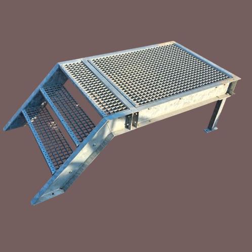 Lage stalen bordestrap verzinkt. H=54cm. Trap met plateau., Doe-het-zelf en Verbouw, Ladders en Trappen, Gebruikt, 2 tot 4 meter