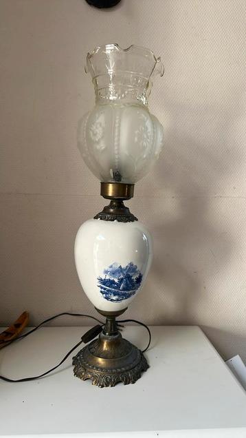 Prachtige antieke stijl lamp met Delfts blauw decor beschikbaar voor biedingen