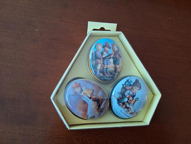 Goebel M.I. Hummel Pillendoos Set, Antiek en Kunst, Curiosa en Brocante, Ophalen of Verzenden