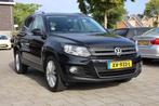 Volkswagen Tiguan 1.4 TSI SPORT & STYLE | NAVI | TREKHAAK, Voorwielaandrijving, Euro 5, 15 km/l, Zwart