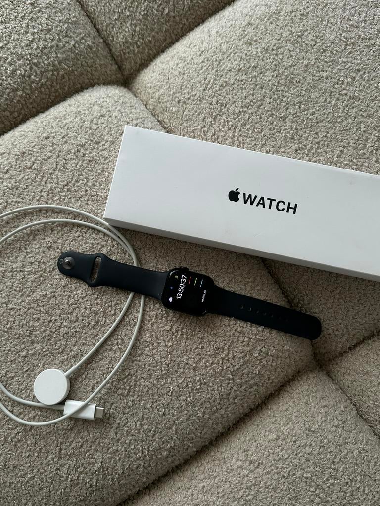 Apple Watch SE 40mm Midnight Aluminium Sportband S/M, Gebruikt, Zwart, IOS, Ophalen of Verzenden