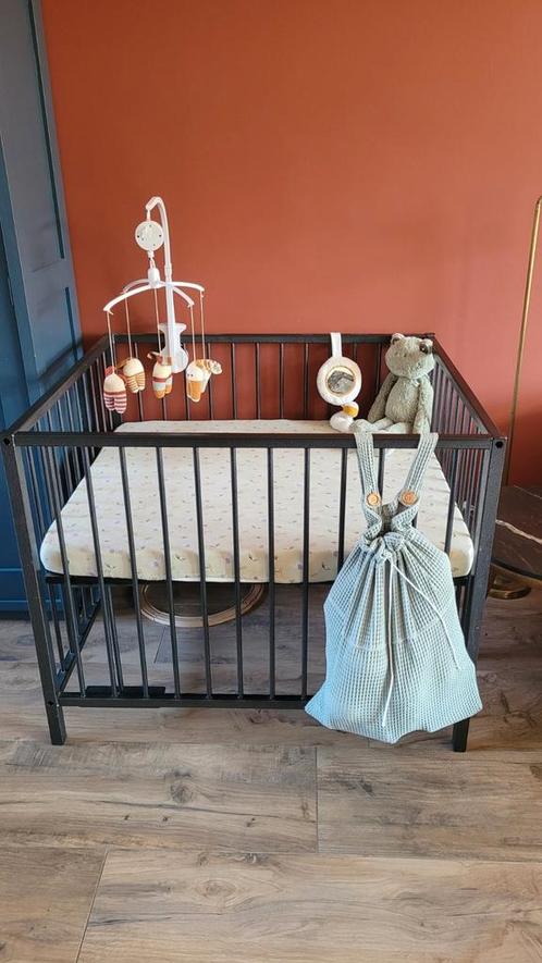 Baby box met matrasje, speelgoedzak en mobiel, Kinderen en Baby's, Boxen, Zo goed als nieuw, In hoogte verstelbaar, Ophalen