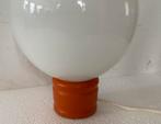Mushroom lamp met oranje houten voet en wit glazen bol, Huis en Inrichting, Lampen | Tafellampen, Minder dan 50 cm, Space Age