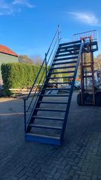 Stalen trap, Doe-het-zelf en Verbouw, Ladders en Trappen, Ophalen, Zo goed als nieuw, 2 tot 4 meter