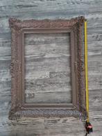 Oude Houten Fotolijst met Sierlijke Details, Huis en Inrichting, Gebruikt, 50 tot 75 cm, Ophalen of Verzenden, 50 tot 75 cm