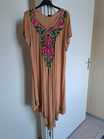 Geborduurde lange zomerjurk. Camelkleur. All size. beschikbaar voor biedingen