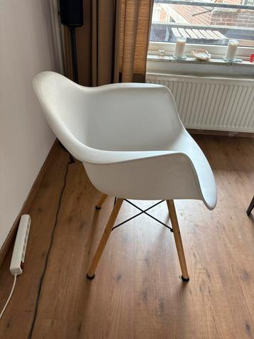 Stoel beschikbaar voor biedingen