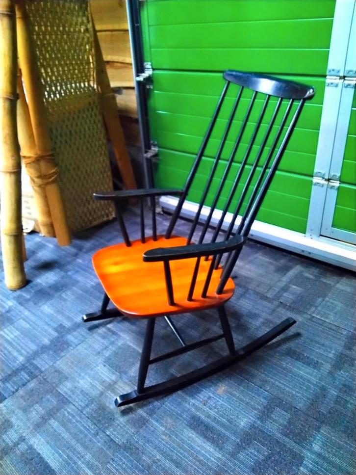 Vintage Deense Schommelstoel stijl Ilmari Tapiovaara, Huis en Inrichting, Stoelen, Gebruikt, Eén, Hout, Zwart, Ophalen
