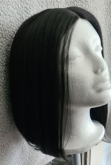 Nw, pruik, zwart, 43 cm. Synthetisch, voelt niet zo aan. beschikbaar voor biedingen