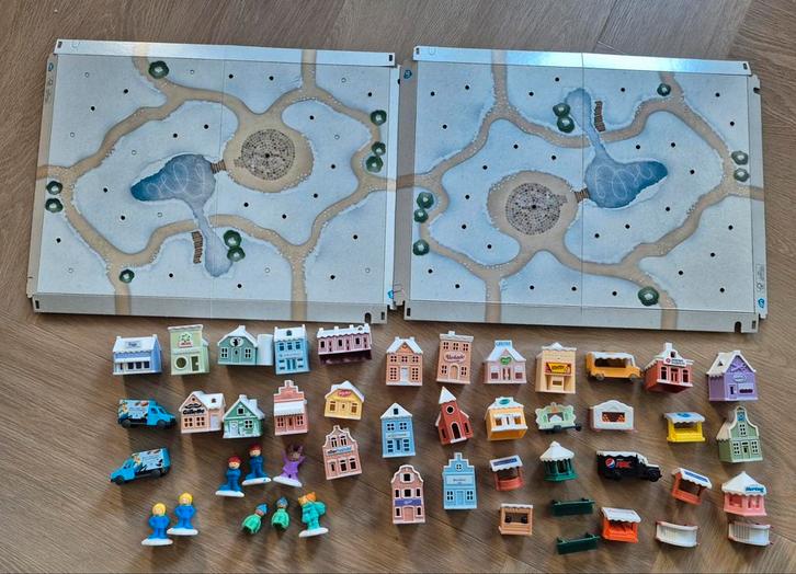 Winterdorp huisjes + popjes AH Kerstmis miniatuur, Diversen, Kerst, Zo goed als nieuw, Ophalen of Verzenden