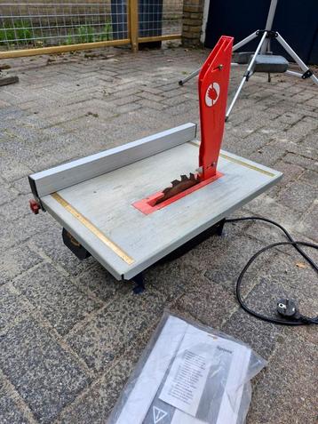 Agojama kleine cirkelzaagtafel beschikbaar voor biedingen