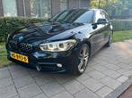 BMW 1-Serie 118I 5DR AUT Nederlandse Auto, Auto's, BMW, 65 €/maand, USB, Zwart, 650 kg