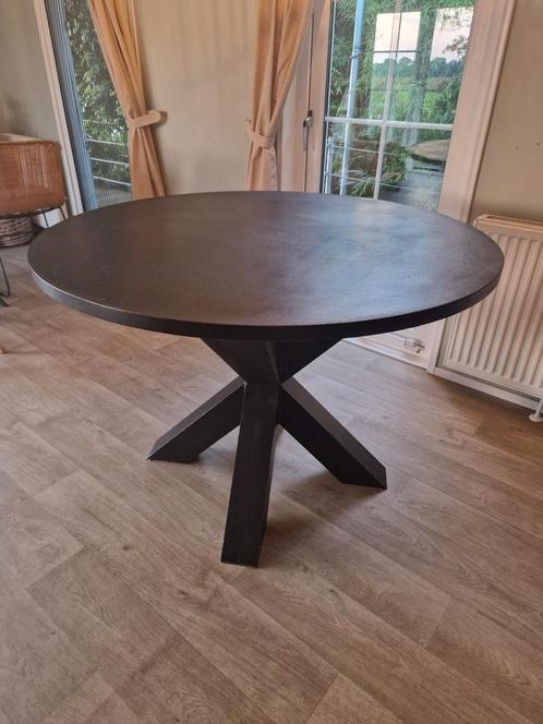 Eettafel rond zwart hout met stalen poten, Huis en Inrichting, Tafels | Statafels, Zo goed als nieuw, Ophalen of Verzenden