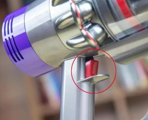 Aan/uit knop van je DYSON kapot? Laat nu repareren, Witgoed en Apparatuur, Stofzuigers, Gebruikt, Stofzuiger, Minder dan 1200 watt