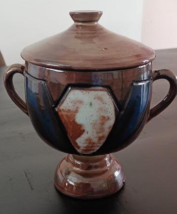 Vintage handgemaakte keramieken pot met deksel (1968- gesign beschikbaar voor biedingen