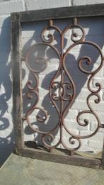 2 antieke gietijzeren hekken uit cafe zo mooi, Ophalen