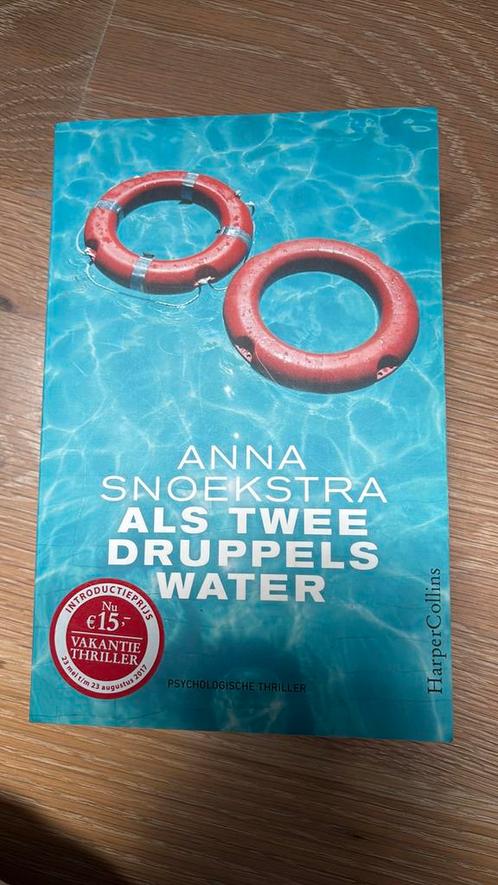 Anna Snoekstra - Als twee druppels water, Boeken, Thrillers, Zo goed als nieuw, Nederland, Ophalen of Verzenden