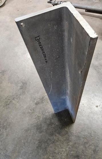 Hoekijzer gegalvaniseerd
200x200mm  beschikbaar voor biedingen
