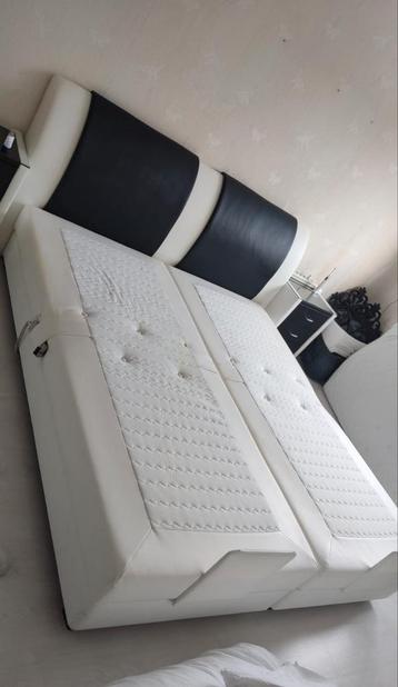Elektrisch bed 180x200xm met nachtkasten beschikbaar voor biedingen