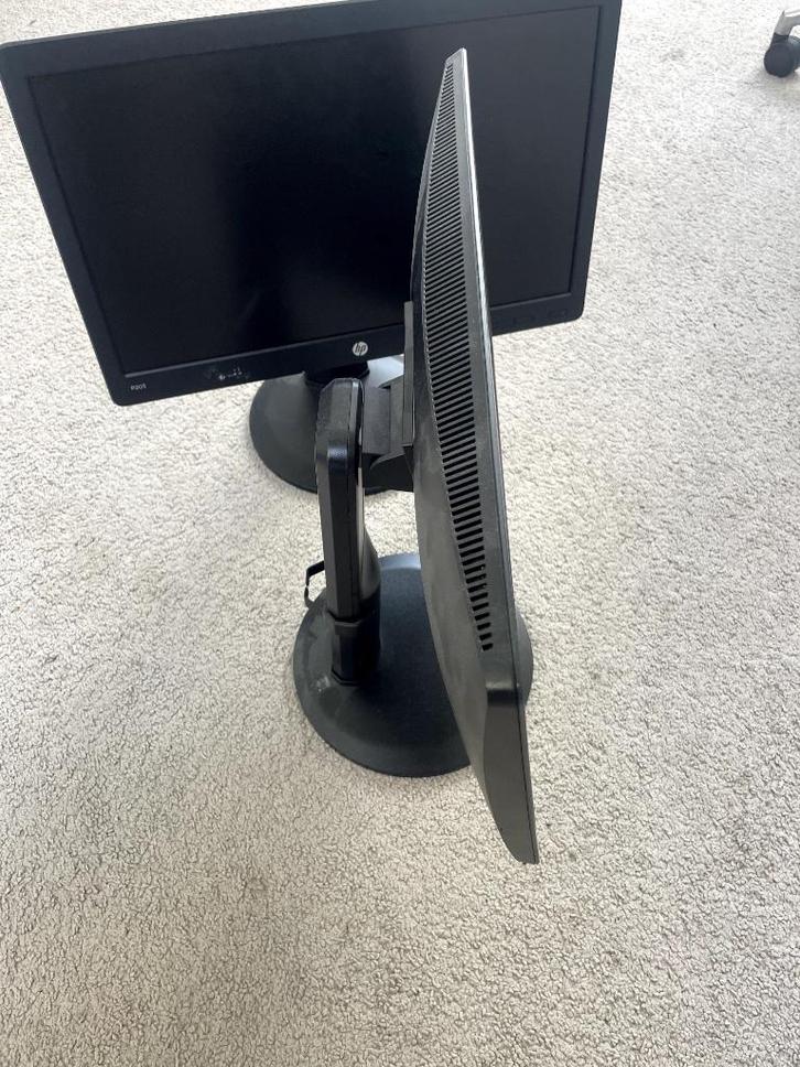 Twee HP beeldscherm 20 inch inlusief kabels en koppelmodule, Computers en Software, Monitoren, Zo goed als nieuw, 60 Hz of minder