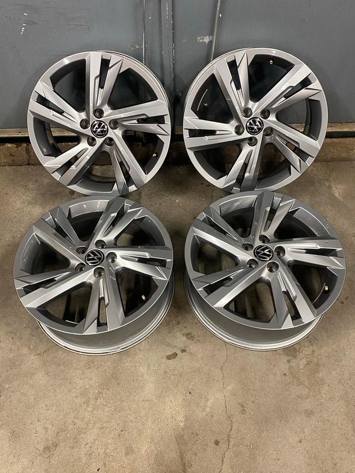 Originele VW 17 inch Valencia R-line velgen Taigo/T-cross, Auto-onderdelen, Banden en Velgen, Velg(en), Zomerbanden, 17 inch, Personenwagen
