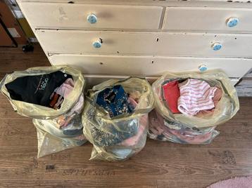 Mooi pakket kleding voor een meisje 134-140 beschikbaar voor biedingen