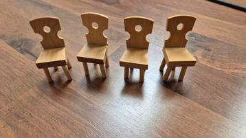 4 Houten Poppenhuis Stoeltjes beschikbaar voor biedingen