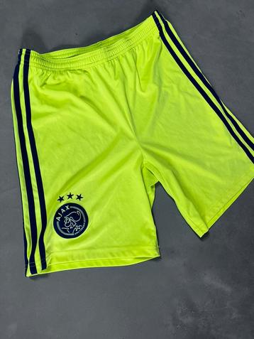 Ajax (Adidas) voetbal broekje 13/14   164 beschikbaar voor biedingen
