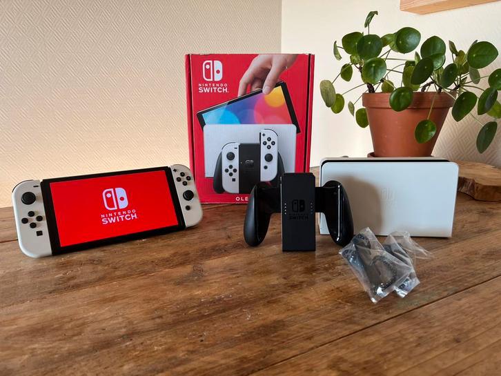 Nintendo Switch OLED (nieuwstaat), Spelcomputers en Games, Spelcomputers | Nintendo Switch, Zo goed als nieuw, Switch OLED, Met 1 controller