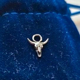 Ziover Oorbel hanger Longhorn beschikbaar voor biedingen