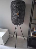 Rotan lamp zwart, Huis en Inrichting, Lampen | Vloerlampen, Ophalen, Zo goed als nieuw
