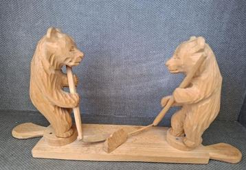 Beren, bewegend, handgestoken. L23,5 x h 11,5 cm beschikbaar voor biedingen