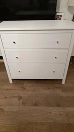Hemnes ladekast met gouden knoppen, Huis en Inrichting, Kasten | Ladekasten, Ophalen, 100 tot 150 cm, 5 laden of meer, Zo goed als nieuw