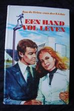 EN HAND VOL LEVEN door Ina de Vries-van der Lichte, Ophalen of Verzenden, Gelezen, Nederland