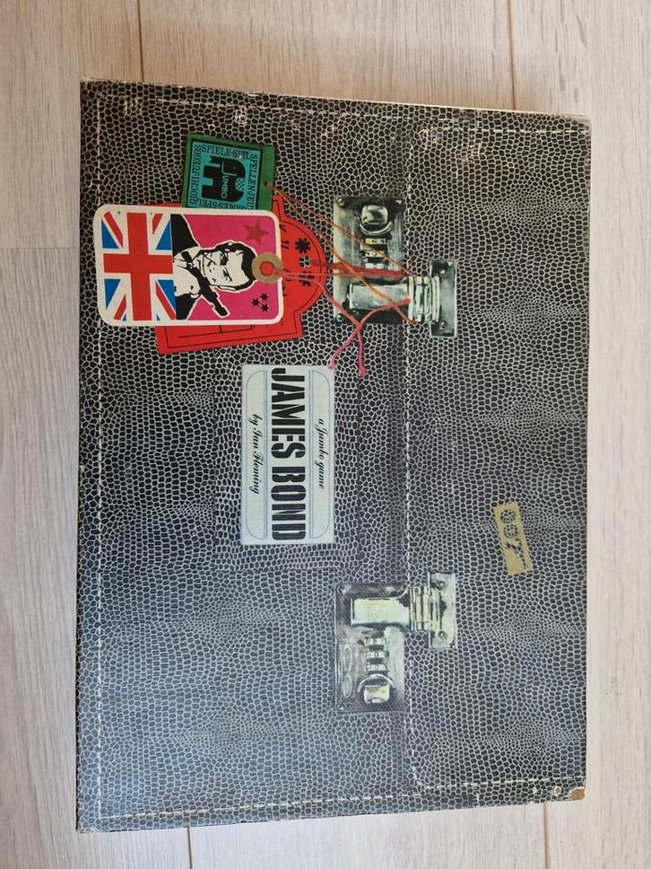 james bond bordspel 1964 suitcase edition 007 ian flemming, Hobby en Vrije tijd, Gezelschapsspellen | Bordspellen, Zo goed als nieuw