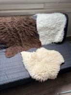 3 schapen vacht kleedjes - bruin, wit en beige, Huis en Inrichting, Woonaccessoires | Plaids en Woondekens, Ophalen of Verzenden