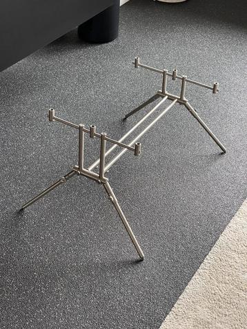 Pro line compact 2/3 Rod pod Karperstandaard karperhengels beschikbaar voor biedingen