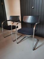 Twee nette zwarte Vitra Visavis 1 stoelen, Huis en Inrichting, Ophalen, Gebruikt, Twee, Zwart