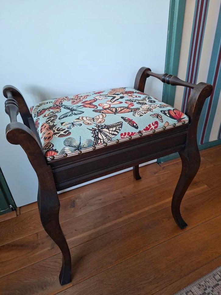 mooi gestoffeerd oud halbankje, Antiek en Kunst, Antiek | Meubels | Stoelen en Banken, Ophalen