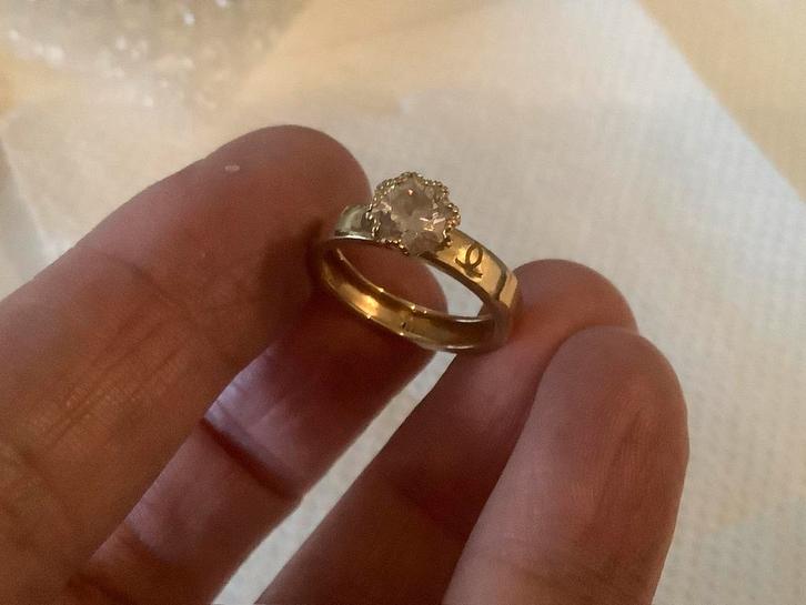Vintage gouden ring Chanel logo briljant geslepen zirkoon 18, Sieraden, Tassen en Uiterlijk, Ringen, Zo goed als nieuw, Dame, Kleiner dan 17