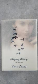 Demi Lovato - Staying strong ( Engelse versie), Ophalen of Verzenden, Zo goed als nieuw, Boek, Tijdschrift of Artikel